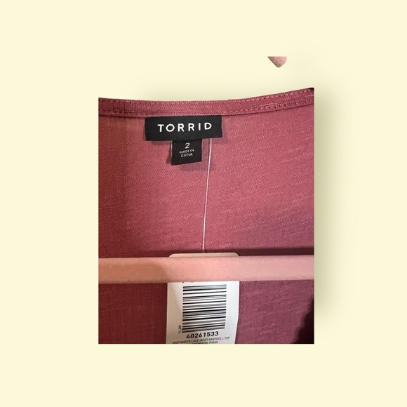A pretty rose coloured top by Torrid in size 2X - Picture 3 of 7